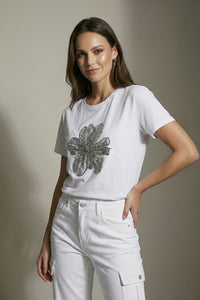 Λευκό γυναικείο T-shirt με μεγάλο floral διακοσμητικό σχέδιο στο μπροστινό μέρος.