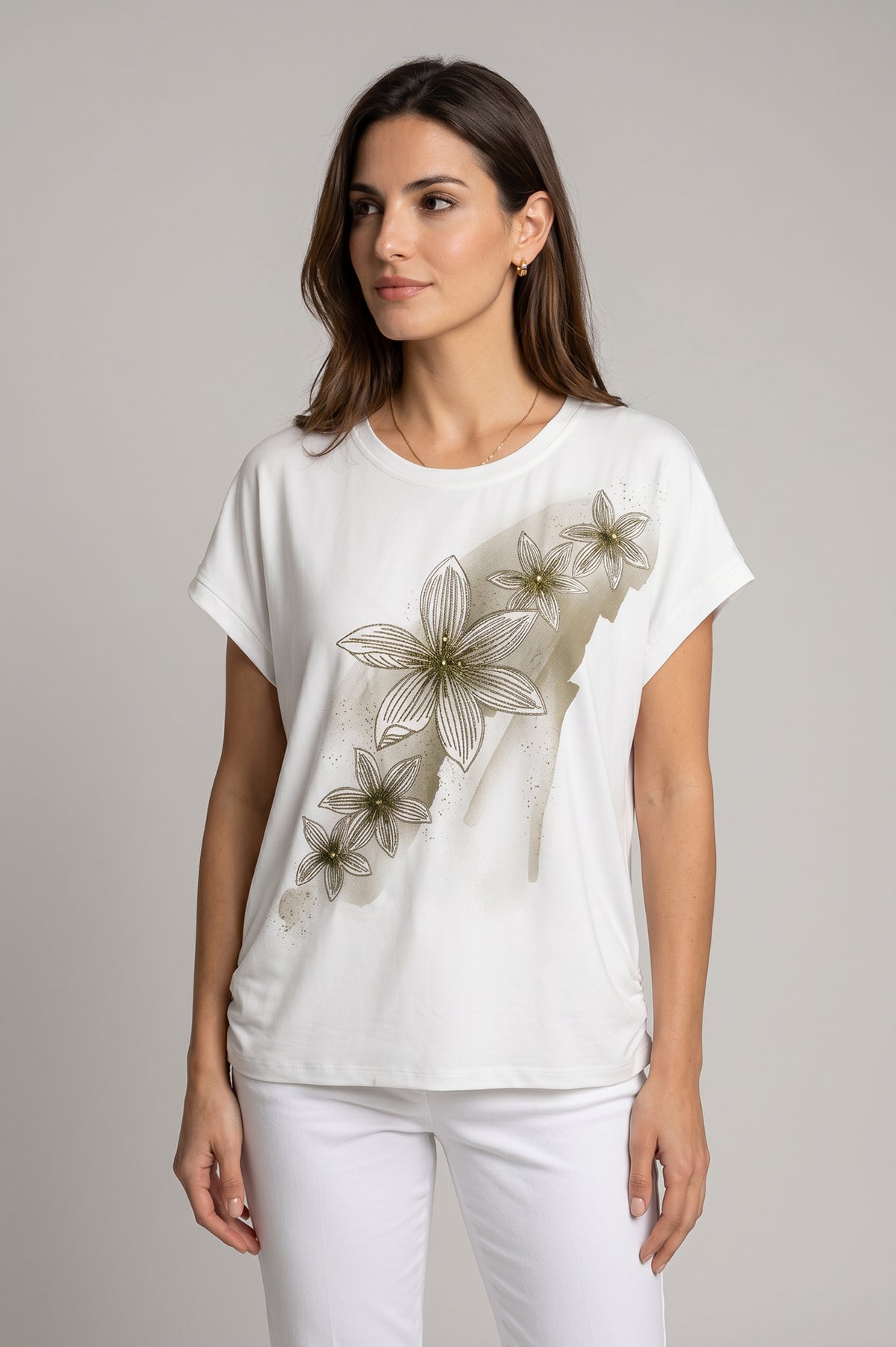 Λευκό T-shirt με χρυσό floral τύπωμα σε χαλαρή γραμμή με κοντό μανίκι