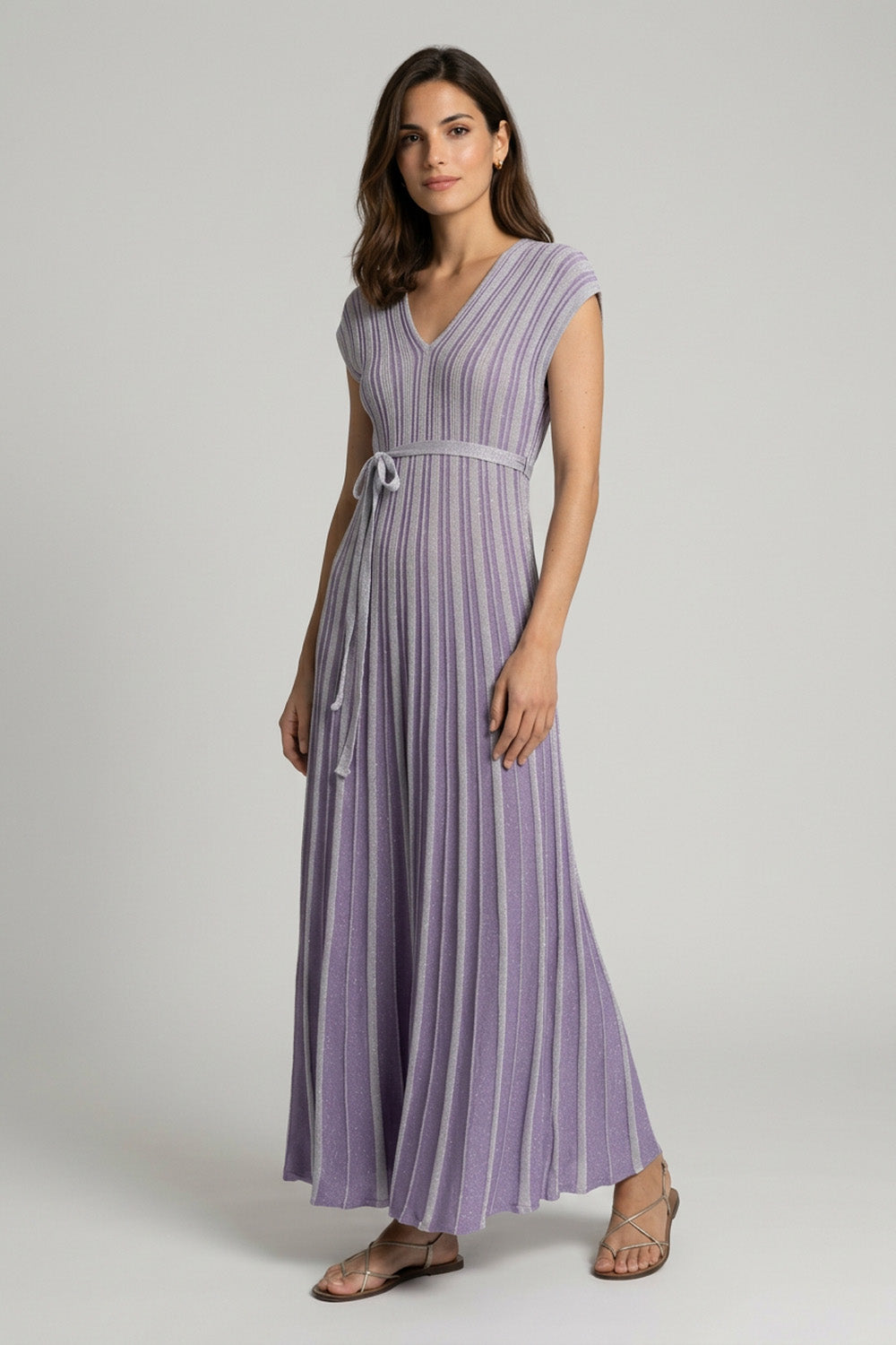 Lurex μάξι φόρεμα με V λαιμόκοψη και V πλάτη σε λιλά απόχρωση