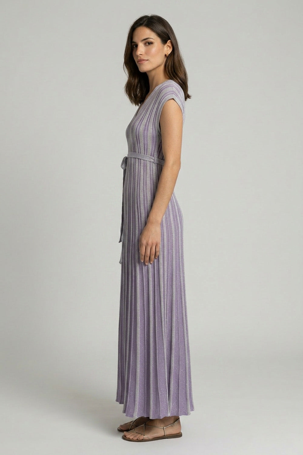 Lurex μάξι φόρεμα με V λαιμόκοψη και V πλάτη σε λιλά απόχρωση