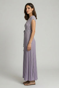 Lurex μάξι φόρεμα με V λαιμόκοψη και V πλάτη σε λιλά απόχρωση