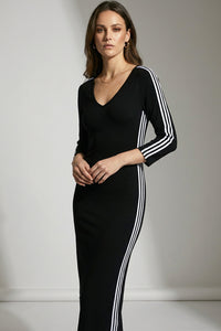 Μαύρο rib γυναικείο φόρεμα με λευκές διπλές ρίγες στα μανίκια και στα πλαϊνά