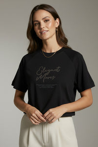 Μαύρο γυναικείο T-shirt με μεταλλιζέ τύπωμα Elegant Moves στο μπροστινό μέρος