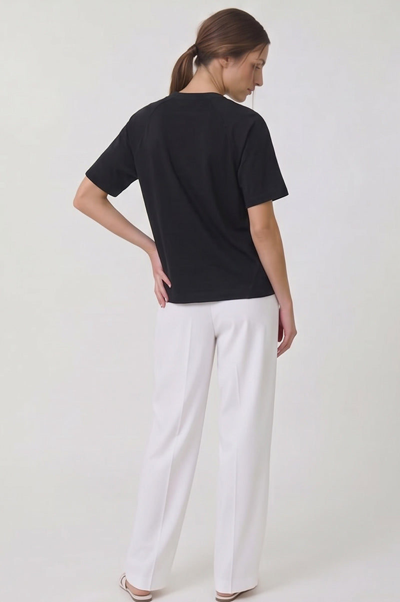 Μαύρο γυναικείο T-shirt με μεταλλιζέ τύπωμα Elegant Moves στο μπροστινό μέρος