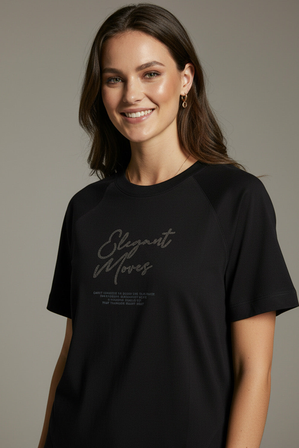Μαύρο γυναικείο T-shirt με μεταλλιζέ τύπωμα Elegant Moves στο μπροστινό μέρος