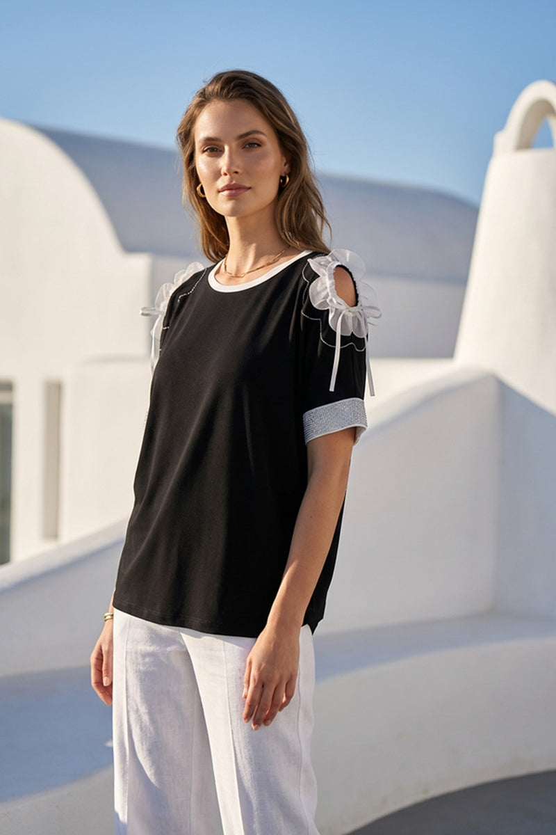 Μαύρη γυναικεία μπλούζα με λευκές λεπτομέρειες και δέσιμο στους ώμους