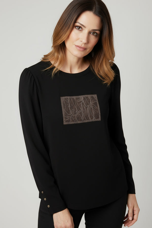 Μαύρη μπλούζα με τύπωμα και διακοσμητικά κουμπιά στα μανίκια – Ellisargi Boutique