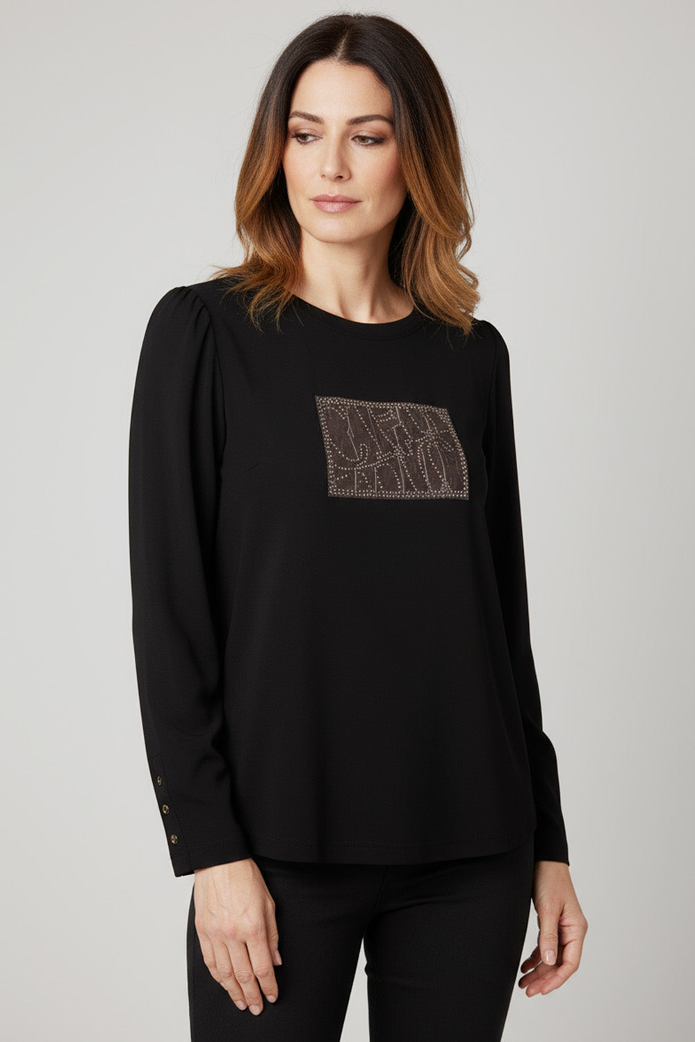 Μαύρη μπλούζα με τύπωμα και διακοσμητικά κουμπιά στα μανίκια – Ellisargi Boutique