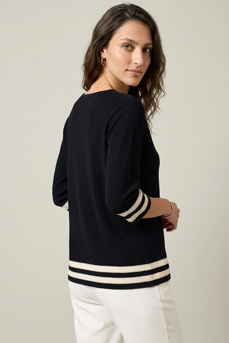 Μαύρη Μπλούζα με V Λαιμόκοψη και Ριγέ Λεπτομέρειες