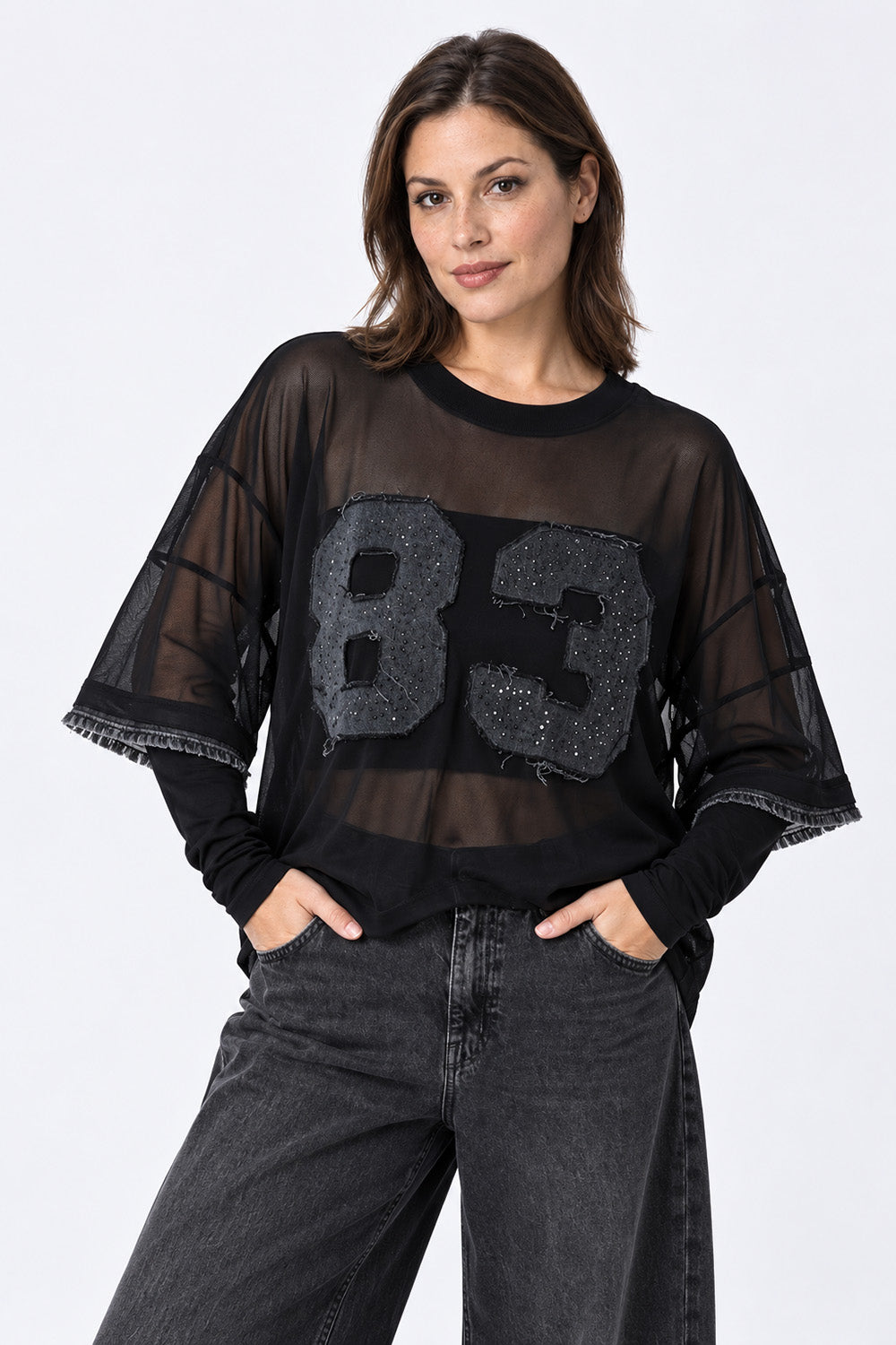 Μαύρη γυναικεία mesh μπλούζα με denim 83, strass και μακριά εσωτερικά μανίκια