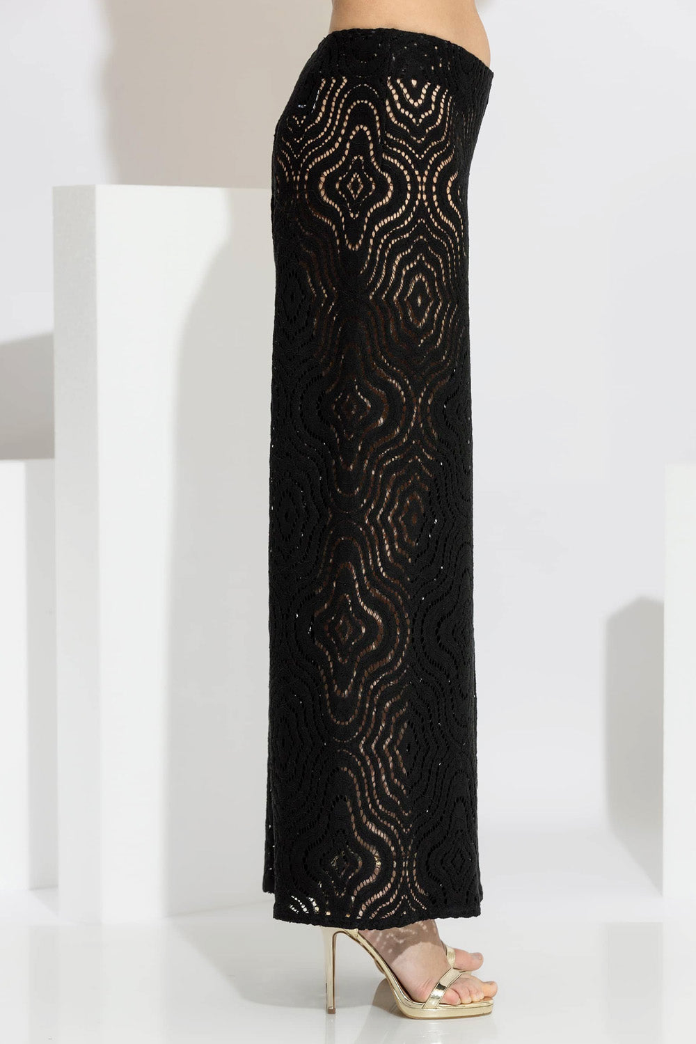 μαύρη παντελόνα από πλεκτή δαντέλα με γεωμετρικό σχέδιο και μακριά γραμμή