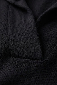 Μαύρη γυναικεία πλεκτή μπλούζα με ματ υφή, μακριά μανίκια και V λαιμόκοψη – Ellisargi Boutique