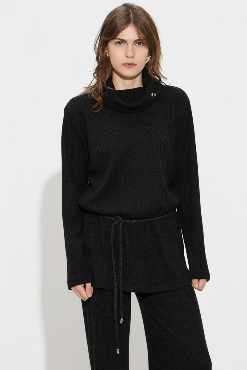 Μαύρη ριπ μπλούζα με χαλαρό ζιβάγκο και χρυσές λεπτομέρειες από την Ellisargi Boutique