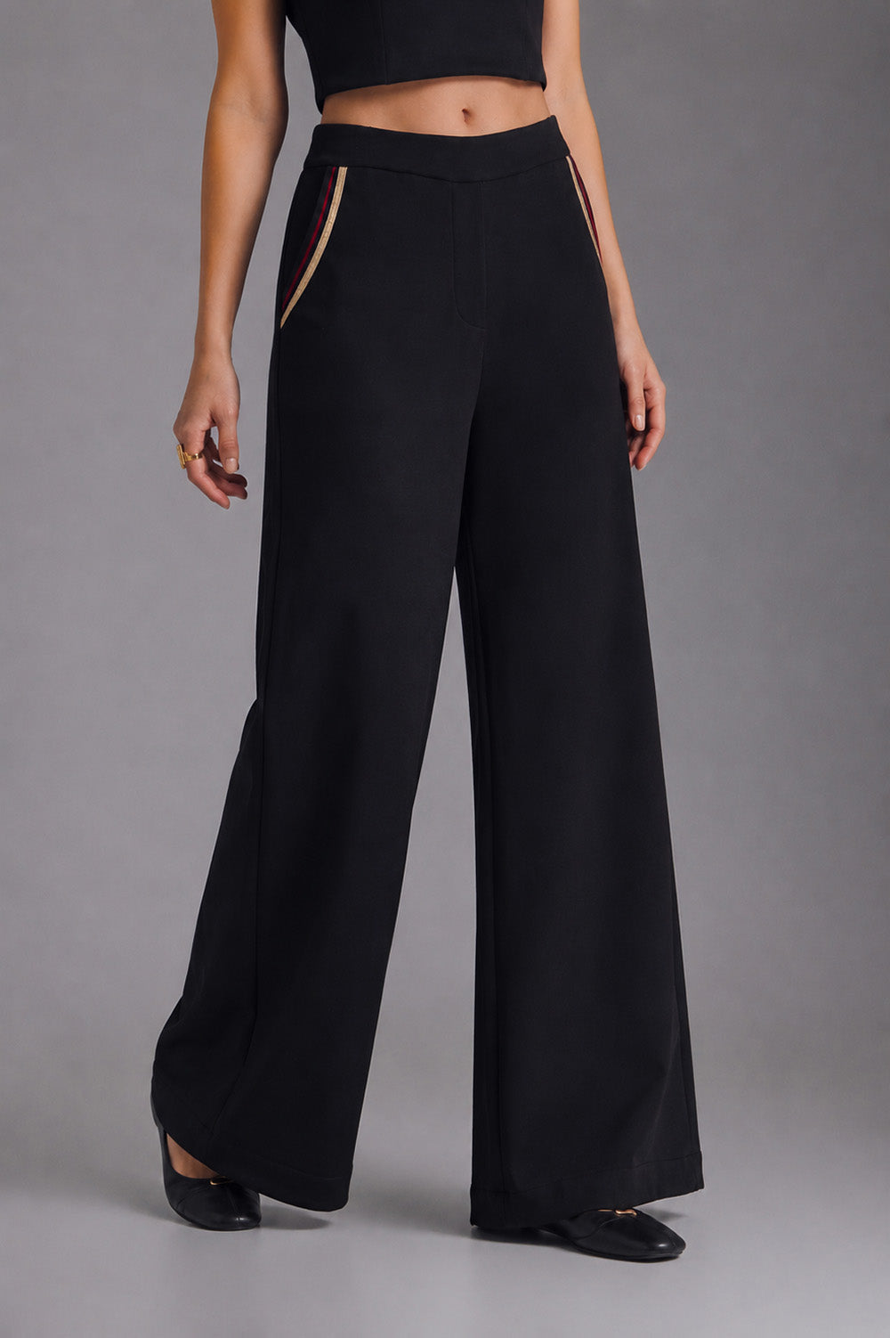 Γυναικείο Μαύρο Παντελόνι Wide Leg με Ριγέ Λεπτομέρεια