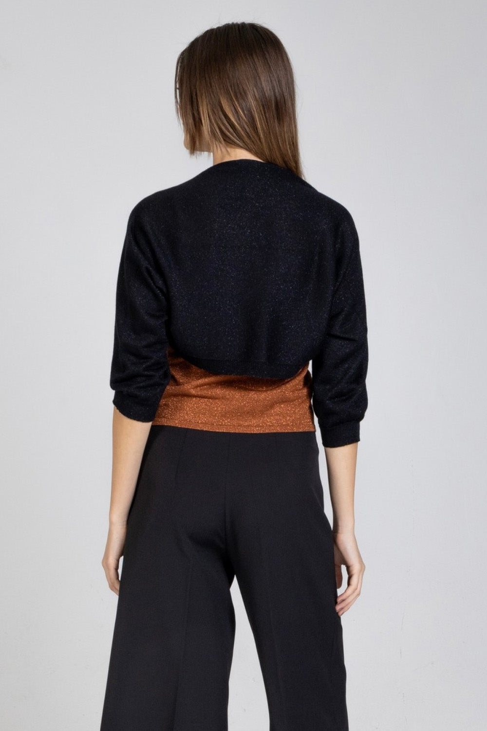 Μαύρο lurex μπολερό με 3/4 μανίκια σε κοντή γραμμή από πίσω όψη