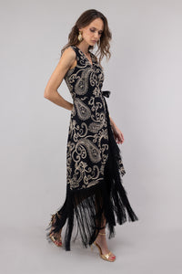 Μαύρο Midi Κρουαζέ Φόρεμα με Χρυσό Print & Κρόσσια, με περίτεχνο σχέδιο και κρόσσια στο τελείωμα.