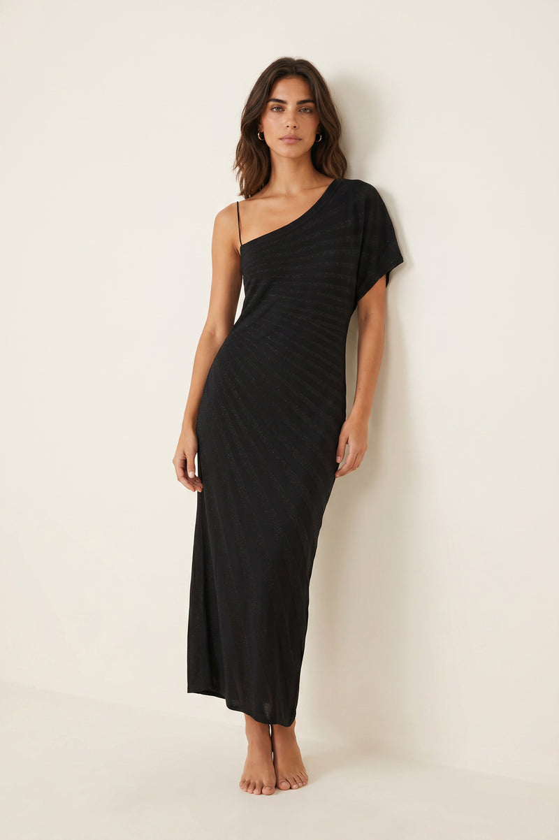 Μαύρο μάξι one shoulder γυναικείο φόρεμα με διακριτική metallic λάμψη και εφαρμοστή γραμμή.