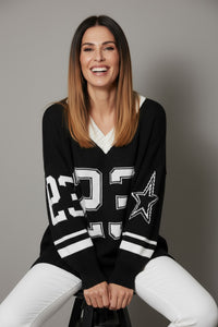 Μαύρο πλεκτό με V λαιμόκοψη και λευκές λεπτομέρειες από την Ellisargi Boutique