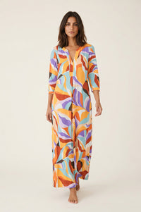 Maxi φόρεμα με abstract print σε pastel αποχρώσεις και V ντεκολτέ.