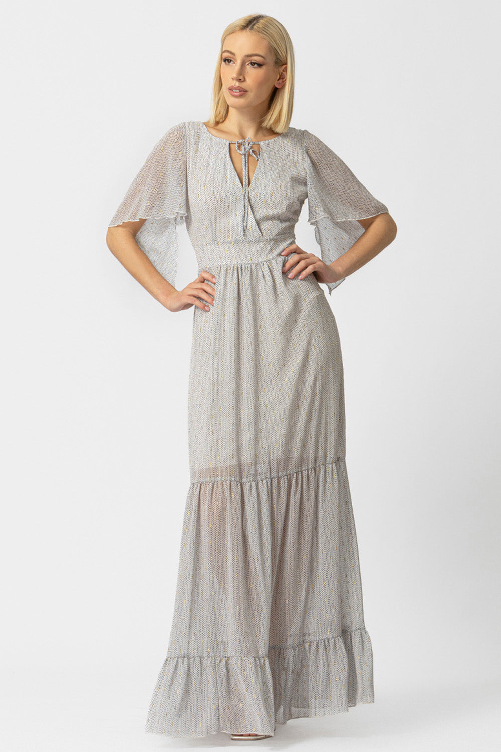 Γυναικείο maxi φόρεμα εκρού με μικρό print, δέσιμο στο λαιμό και βολάν στο τελείωμα