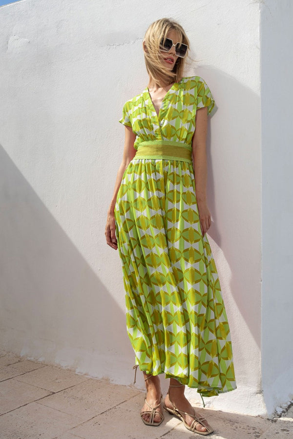 Μάξι φόρεμα βισκόζ με V λαιμόκοψη και γεωμετρικό τύπωμα σε πράσινες αποχρώσεις μπροστινή όψη