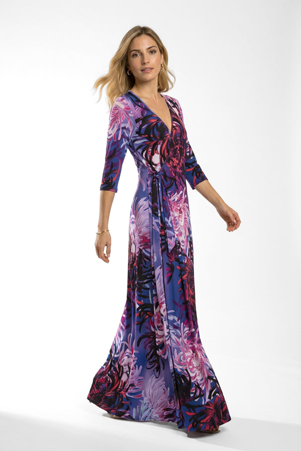 Μάξι φόρεμα κρουαζέ με floral σχέδιο σε μωβ και ροζ αποχρώσεις με μανίκι 3/4 και V λαιμόκοψη