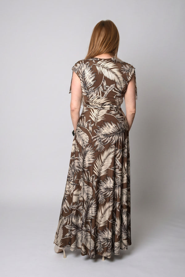 Μάξι Φόρεμα Κρουαζέ με Ζώνη και Tropical Print σε Καφέ