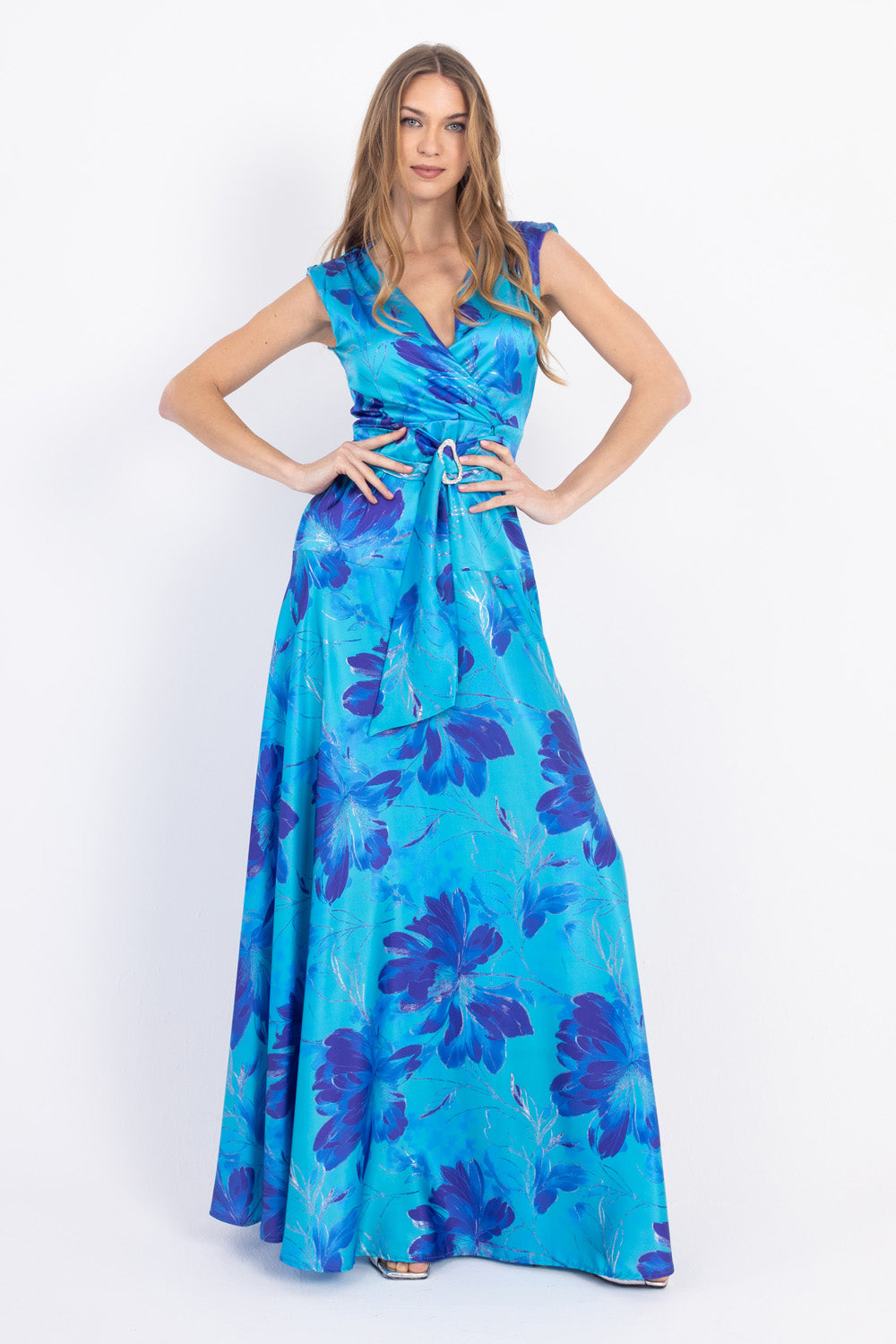 Maxi φόρεμα τυρκουάζ με μπλε floral σχέδιο και ζώνη στη μέση, αέρινη καλοκαιρινή γραμμή