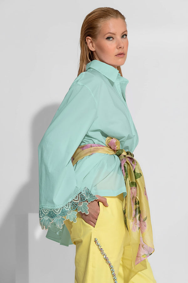 Μέντα γυναικείο πουκάμισο με μακριά φαρδιά μανίκια και δαντελένιο τελείωμα στις μανσέτες