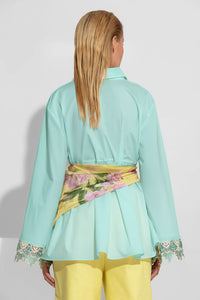 Μέντα γυναικείο πουκάμισο με μακριά φαρδιά μανίκια και δαντελένιο τελείωμα στις μανσέτες