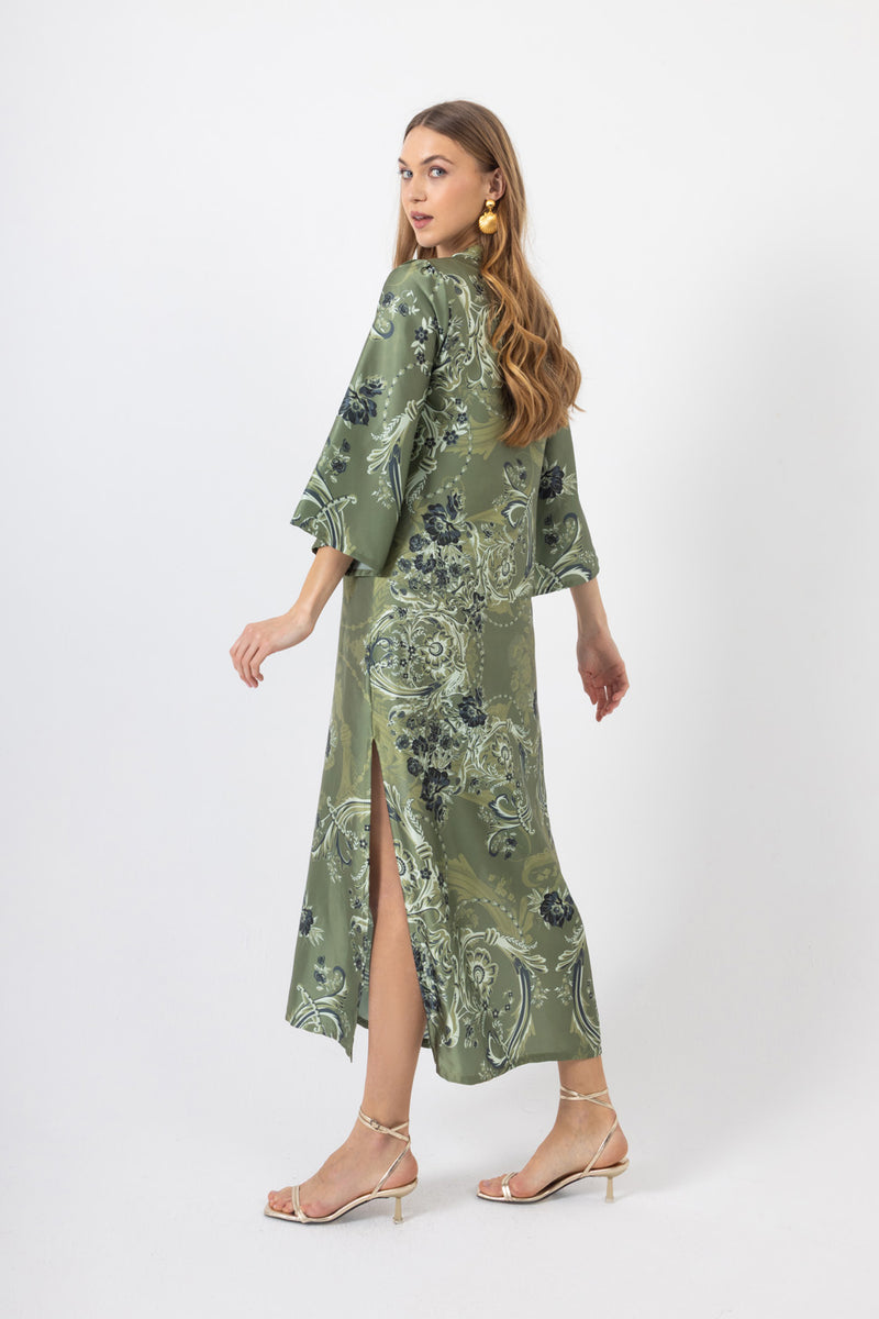 Γυναικείο φόρεμα σε λαδί απόχρωση με πλαϊνό σκίσιμο και print