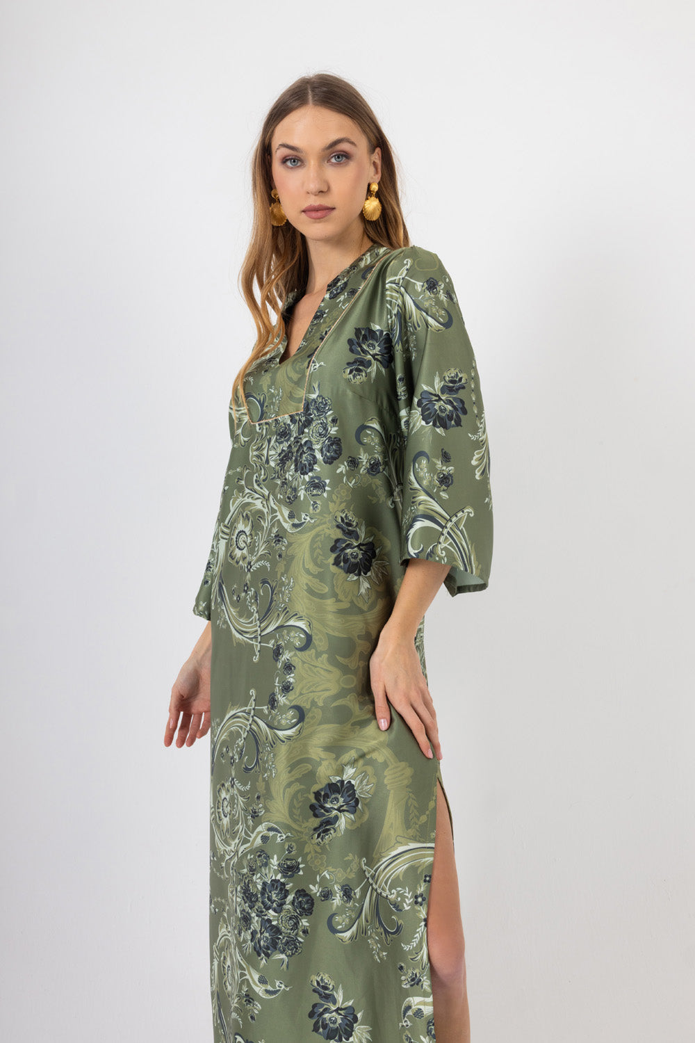 Κομψό midi φόρεμα με floral μοτίβο και χαλαρή εφαρμογή