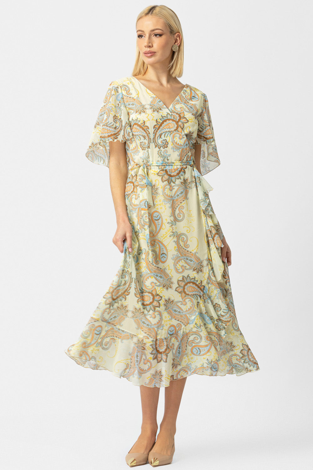 Γυναικείο midi φόρεμα εκρού με λαχούρια, ζώνη και βολάν στο τελείωμα