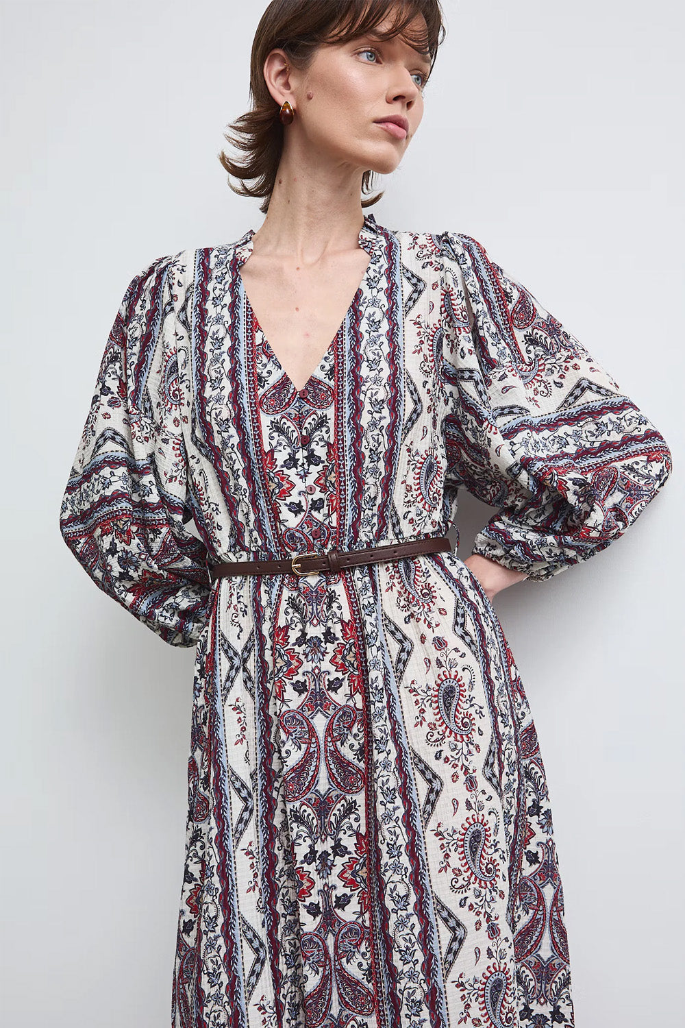 Γυναικείο midi φόρεμα Paisley Boheme ivory με V λαιμόκοψη και μακριά φαρδιά μανίκια