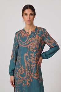 Γυναικείο midi φόρεμα Paisley Lagoon σε πετρόλ απόχρωση με paisley σχέδιο και μακριά μανίκια.