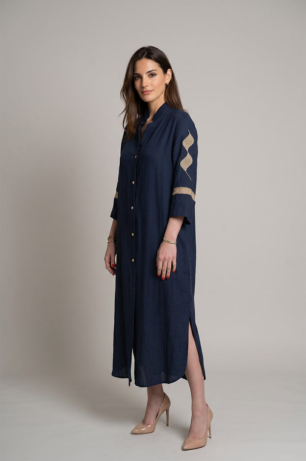Μίντι μπλε shirt dress με κουμπιά μπροστά και χρυσό κέντημα στα μανίκια σε χαλαρή γραμμή