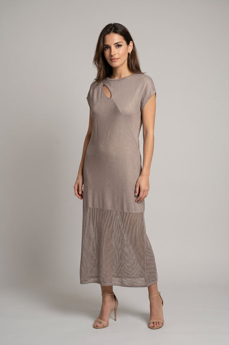 Μίντι πλεκτό φόρεμα taupe με cut-out λεπτομέρεια στο ντεκολτέ και κοντό μανίκι
