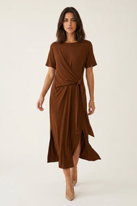 Midi Φόρεμα με Draped Δέσιμο Σοκολατί
