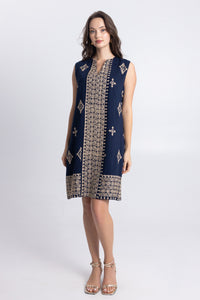 Μίνι φόρεμα navy μπλε με χρυσό κέντημα στο μπροστινό μέρος και αμάνικο σχέδιο