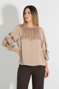 Μπεζ σατινέ μπλούζα με βολάν στα μανίκια – Ellisargi Boutique