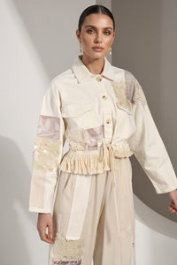 Μπεζ γυναικείο jacket με patchwork δαντέλα, crochet λεπτομέρειες και κρόσσια στη μέση