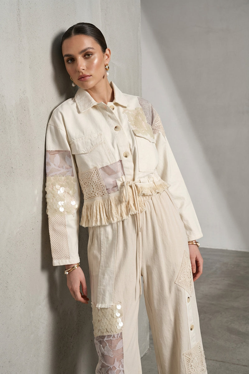 Μπεζ γυναικείο jacket με patchwork δαντέλα, crochet λεπτομέρειες και κρόσσια στη μέση