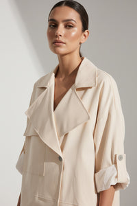 Μπεζ γυναικείο oversize σακάκι με φαρδύ πέτο και γυρισμένα μανίκια