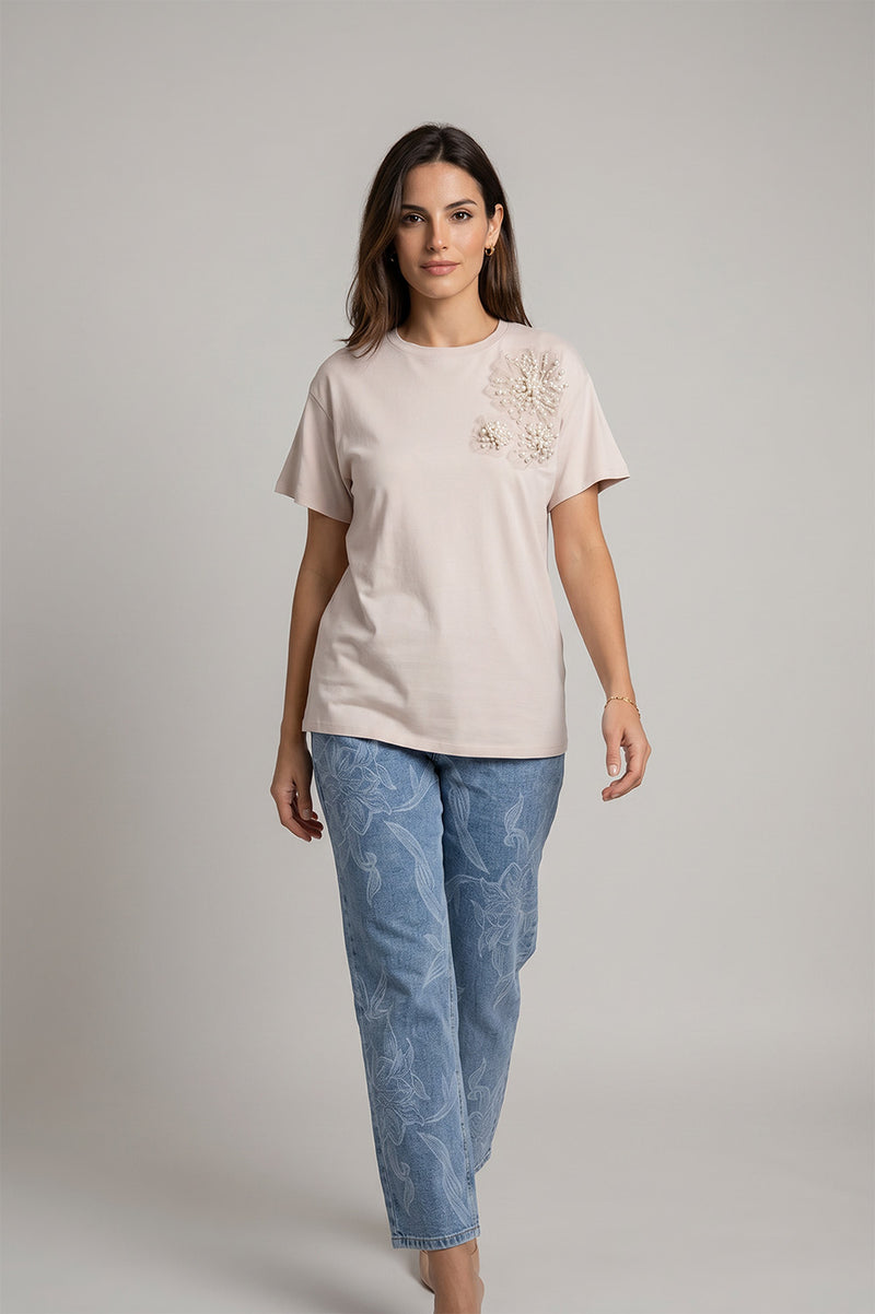 Μπεζ T-shirt με κοντά μανίκια και διακόσμηση με πέρλες στο επάνω μέρος σε ίσια γραμμή