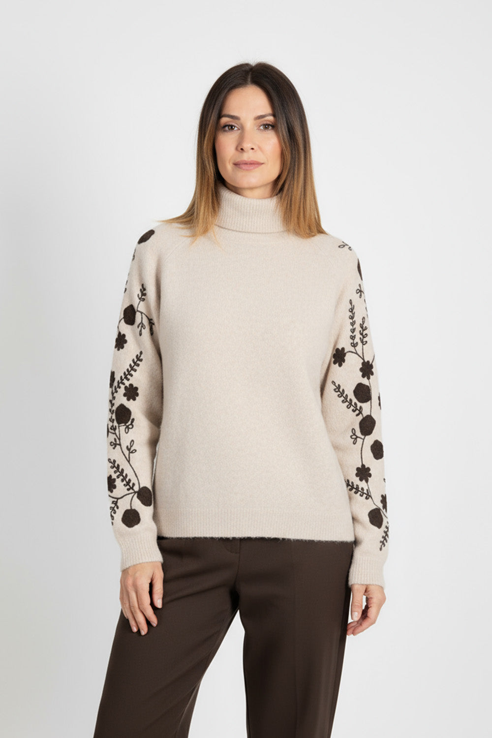 Μπεζ ζιβάγκο πλεκτή μπλούζα με κεντημένα μανίκια