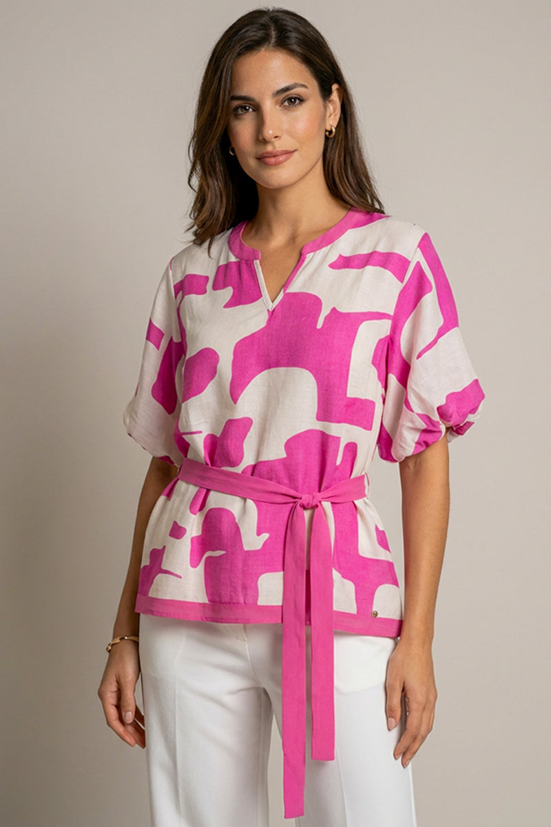 Γυναικεία μπλούζα ροζ εκρού με abstract σχέδιο και ζώνη στη μέση