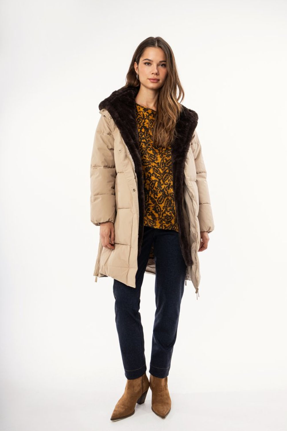 Μπεζ μπουφάν με εσωτερική οικολογική καφέ γούνα και πλαϊνά φερμουάρ – Ellisargi Boutique