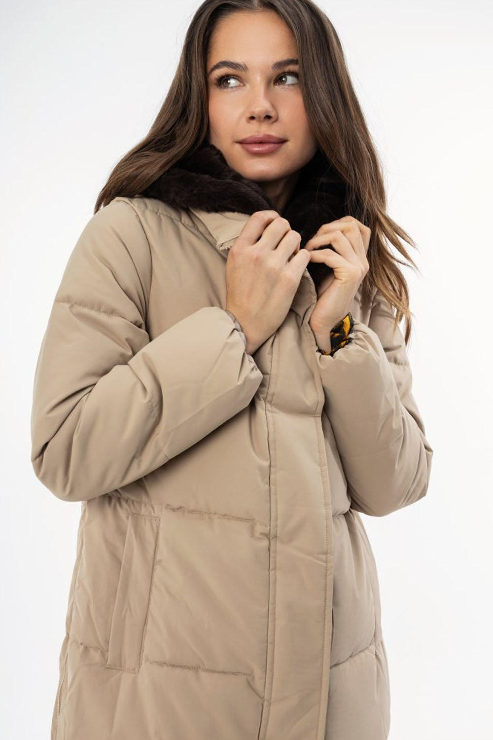 Μπεζ μπουφάν με εσωτερική οικολογική καφέ γούνα και πλαϊνά φερμουάρ – Ellisargi Boutique