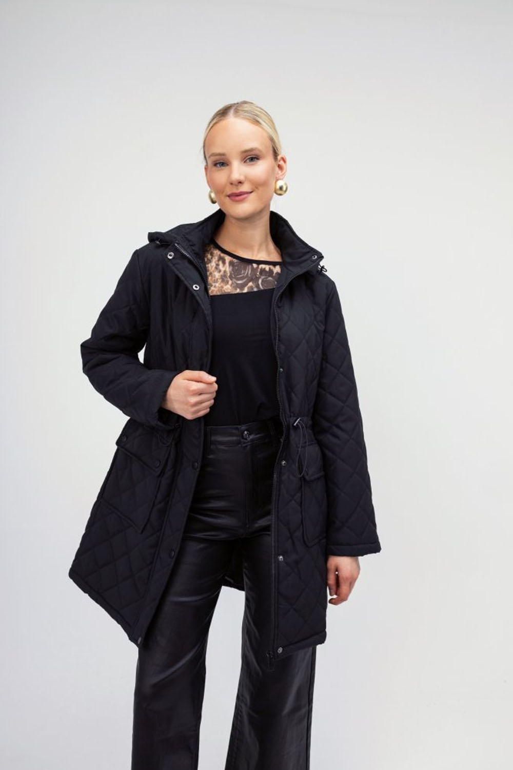 Μπουφάν μαύρο με κουκούλα