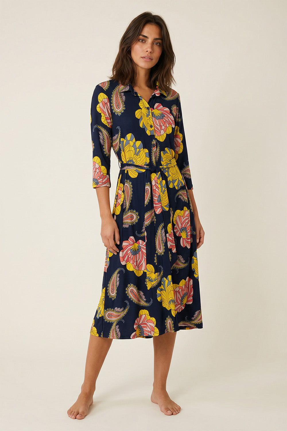 Navy midi shirt dress με floral και paisley print και δέσιμο στη μέση.